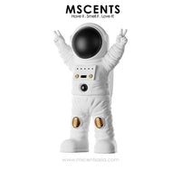 Aroma Diffuser Space Astronaut with Night Lamp, Free Fragrance oil. Wireless Recharge
