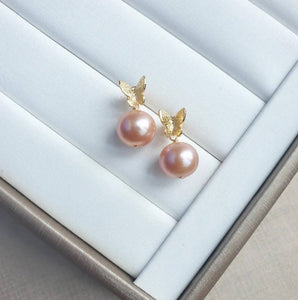 Textured butterfly earstuds with Pink Edison pearls (Gold)