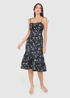 Jovia Floral Midi Tie String Dress In Black
