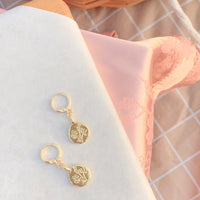 Lucky Charm Huggies in Gold (18K Gold-Plated)