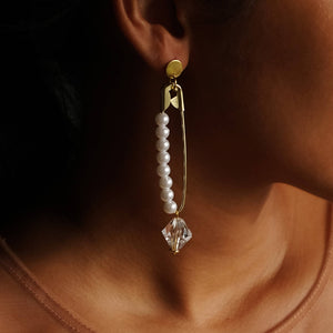 Clara Pin Pearl Earrings